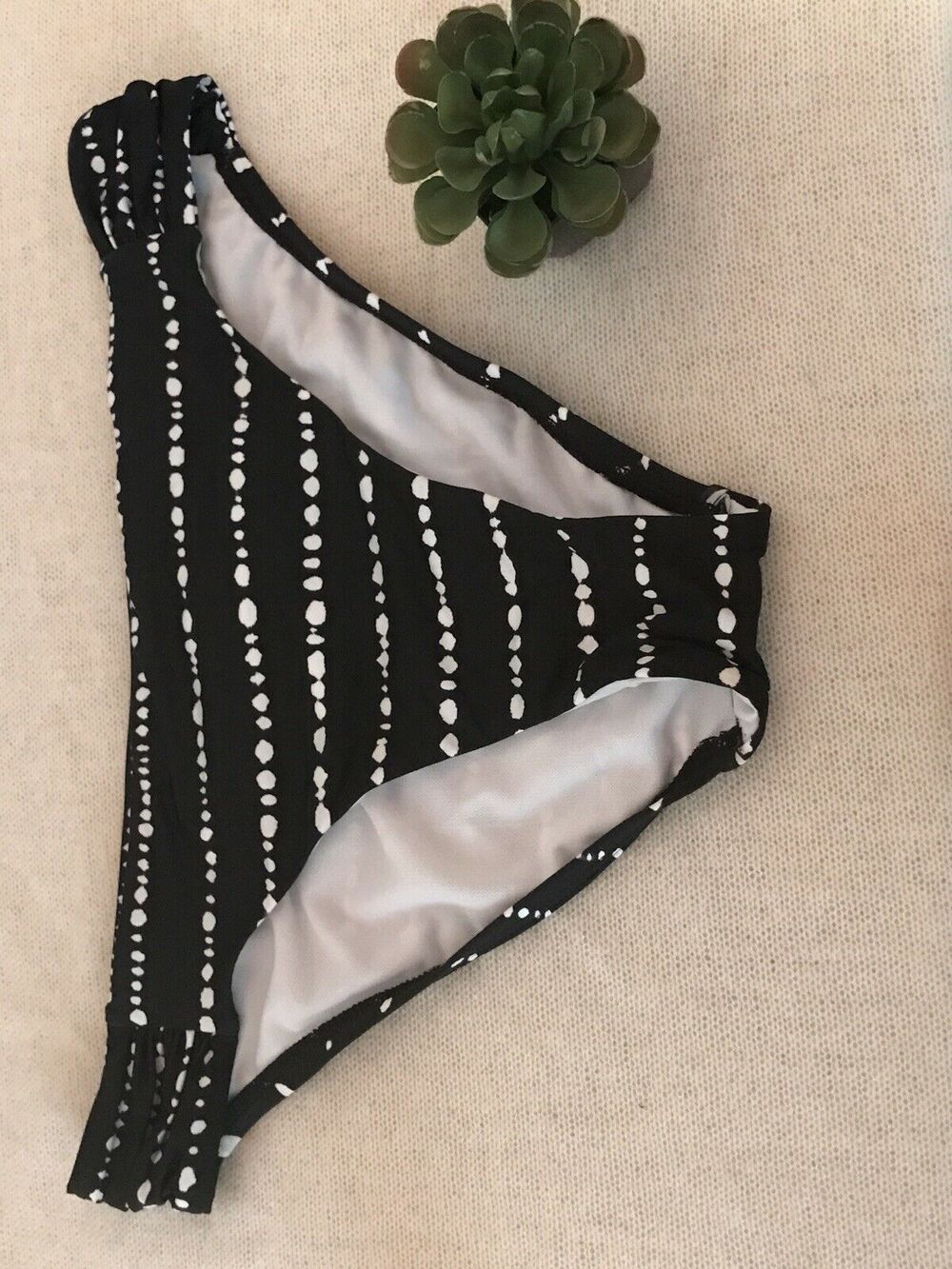 Bar III NEW Black White Spotted Bikini Bottoms Size Medium swimsuit Bathing swim